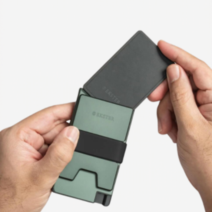 wallet_action_1000x1200