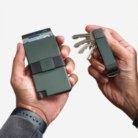 wallet_hand_1000x1200